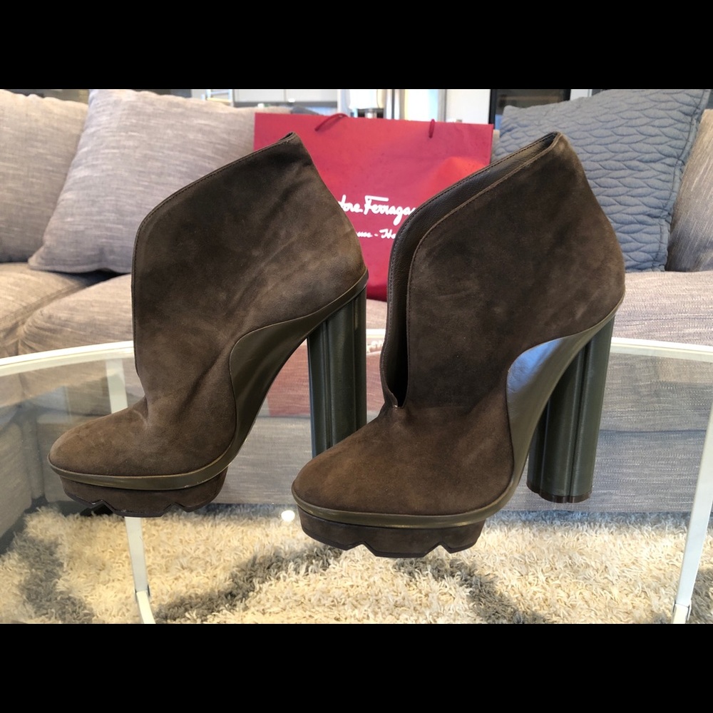 Ferragamo Volterra Suede Booties Size 9 - Picture 2 of 7